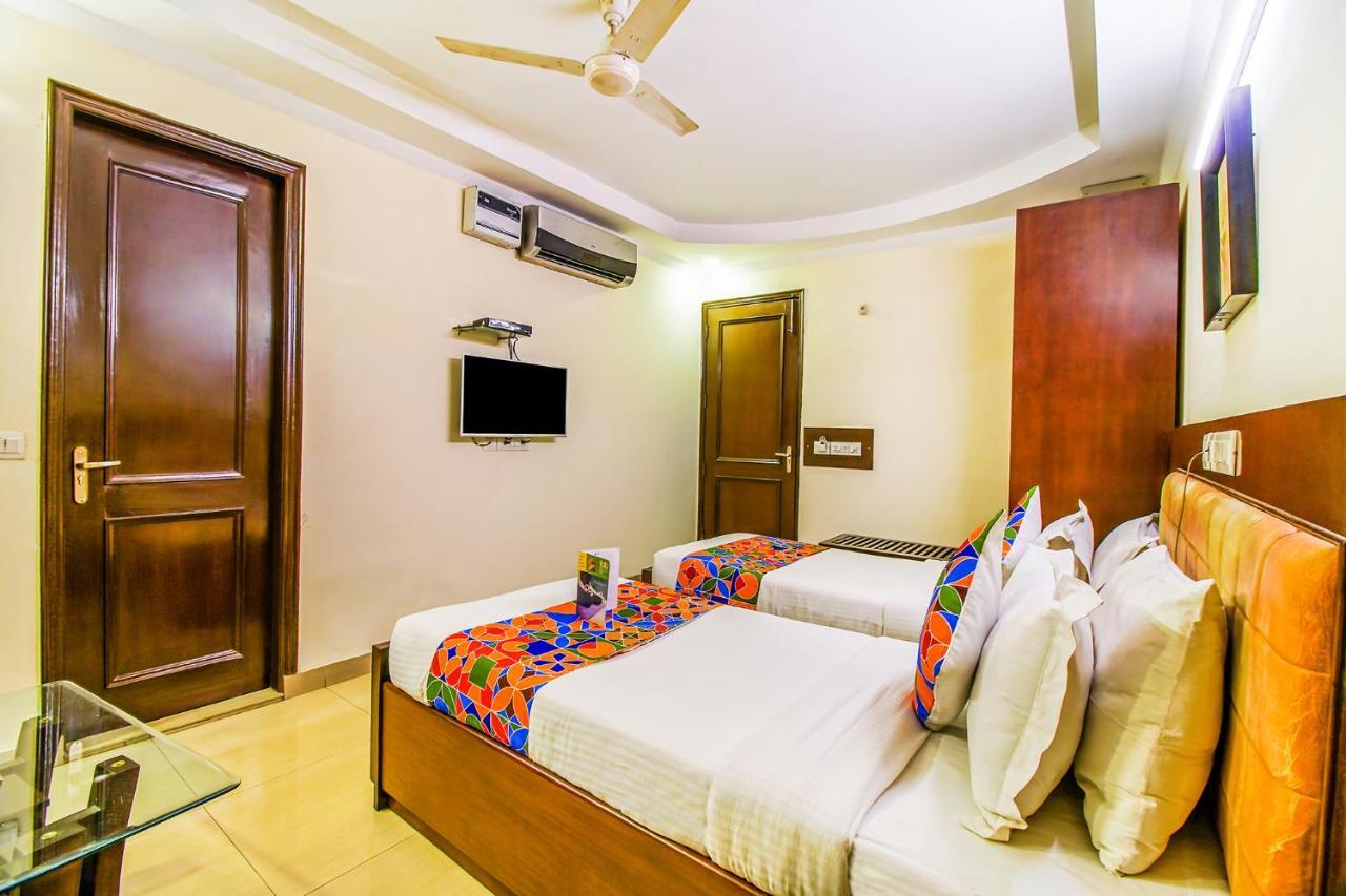 Fabhotel Signature Plaza Nueva Delhi Exterior foto